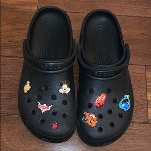 Black crocs with jibbitz W11 / M9